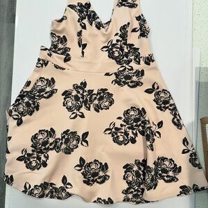 Soft mini dress in Black and Cream/pink